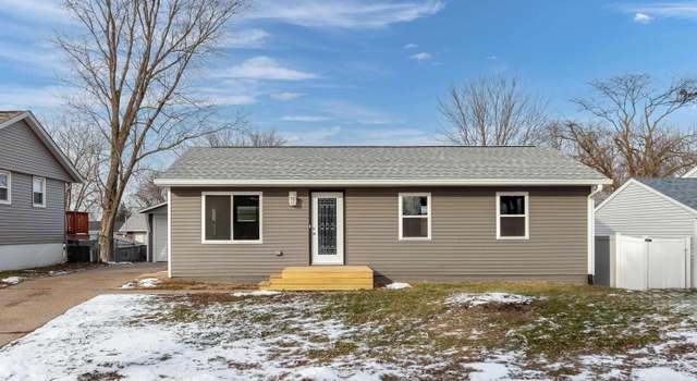 Photo of 3408 W Hayes St, Davenport, IA 52804