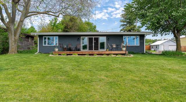 Photo of 1231 SW Canal Shore Dr, Le Claire, IA 52753