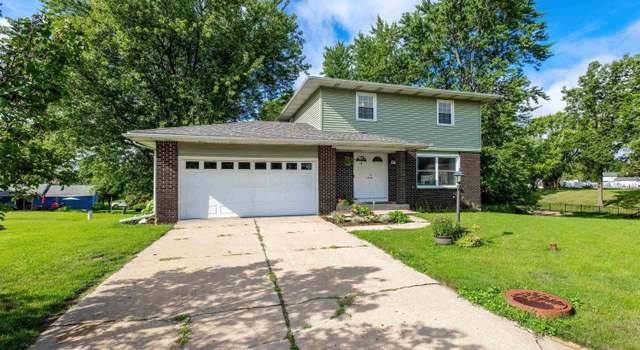 Photo of 4 Sioux Ct, Eldridge, IA 52748