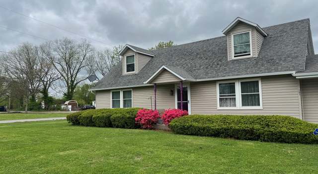 Photo of 701 Forrest St, Benton, IL 62812