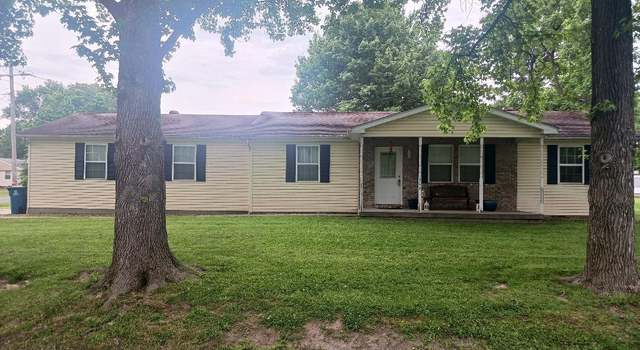 Photo of 506 N Locust St, Sesser, IL 62884
