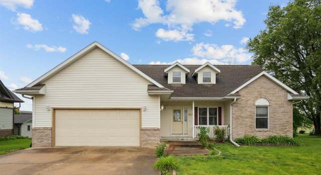 Photo of 805 Mckinley Ave, Lowden, IA 52255