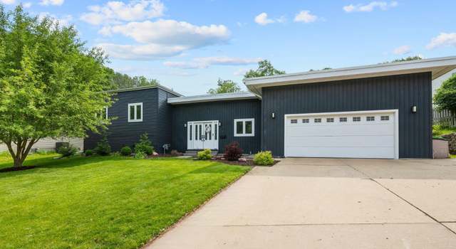 Photo of 2916 36th St, Moline, IL 61265