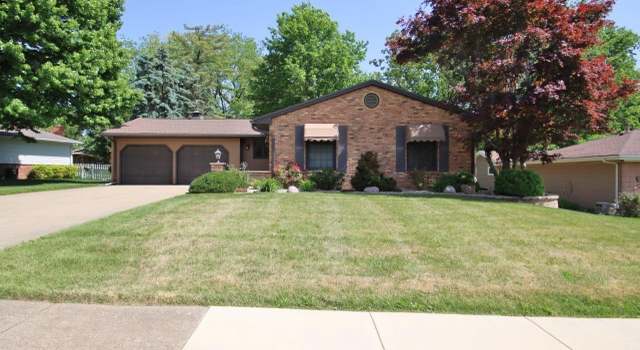 Photo of 2 Gale Ct, Pekin, IL 61554