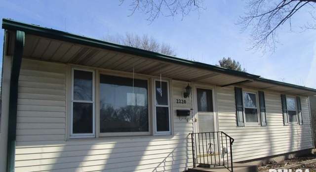 Photo of 2220 W 35th St, Davenport, IA 52806