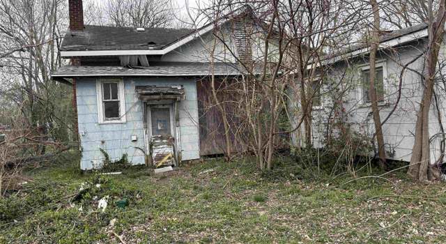 Photo of 106 S 1st St, Elkville, IL 62932