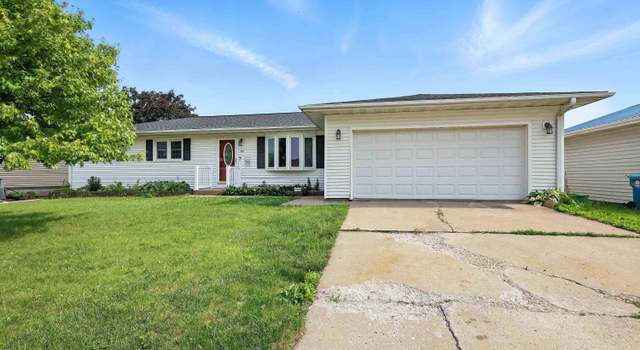 Photo of 343 W Meadow Ln, Walcott, IA 52773