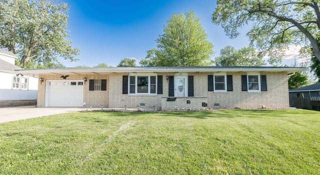 Photo of 221 E Parkside Dr, Washburn, IL 61570