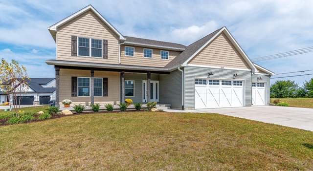 Photo of 102 W Torrey Pines Dr, Eldridge, IA 52748