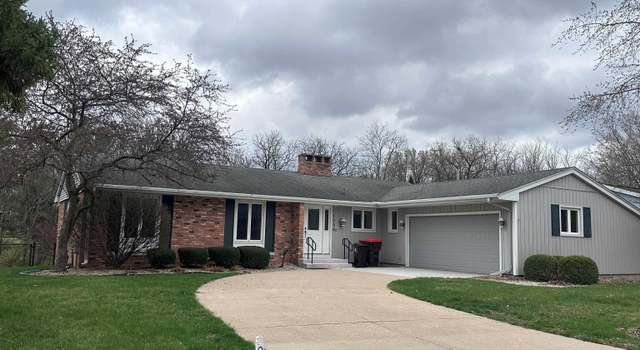 Photo of 1006 W Greenfield Dr, Peoria, IL 61614
