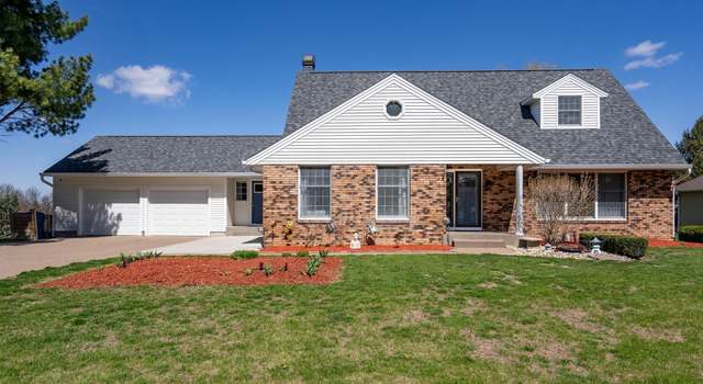 Photo of 4620 Trails End Rd, Bettendorf, IA 52722