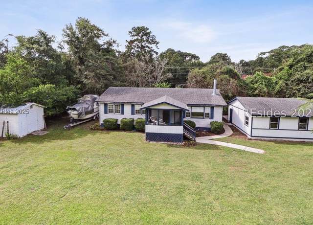 Property at 1961 Colonial Ave, Beaufort, SC 29906, 3 beds, 1.5 baths
