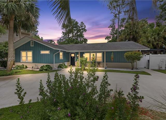 Property at 8 Flamingo St, Hilton Head Island, SC 29928, 3 beds, 2 baths