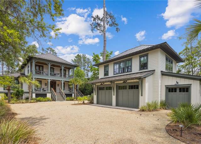 Property at 415 Corley St, Bluffton, SC 29910, 4 beds, 4.5 baths