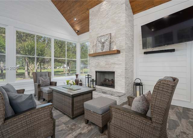Property at 23 Sherbrooke Ave, Bluffton, SC 29910, 3 beds, 2.5 baths