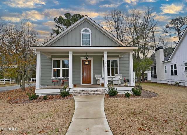 Property at 226 Coosaw Point Blvd, Beaufort, SC 29907, 3 beds, 2 baths