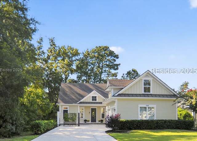 Property at 242 Club Gate, Bluffton, SC 29910, 4 beds, 4.5 baths