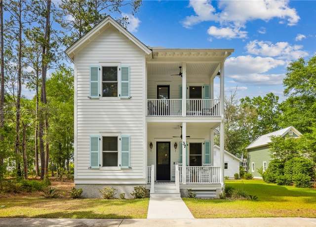 Property at 37 Park Sq S, Beaufort, SC 29907, 4 beds, 3 baths