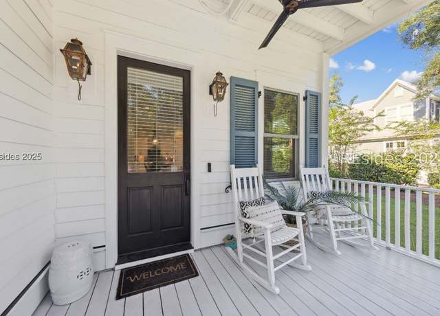 Property at 37 Park Sq S, Beaufort, SC 29907, 4 beds, 3 baths