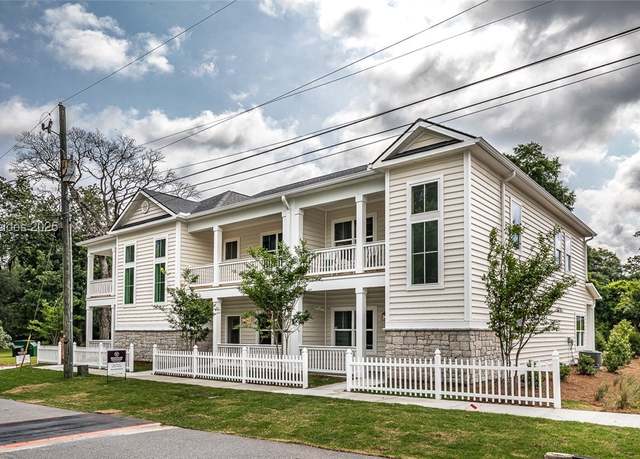 Property at 252 Weathersbee St, Ridgeland, SC 29936, 3 beds, 2.5 baths