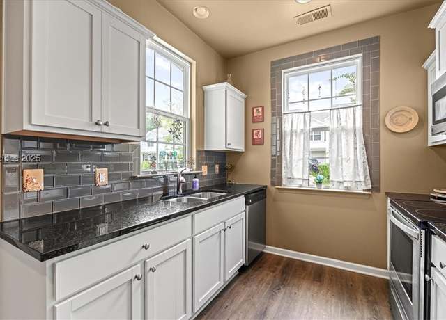 Property at 208 Plumgrass Way, Bluffton, SC 29910, 3 beds, 2.5 baths