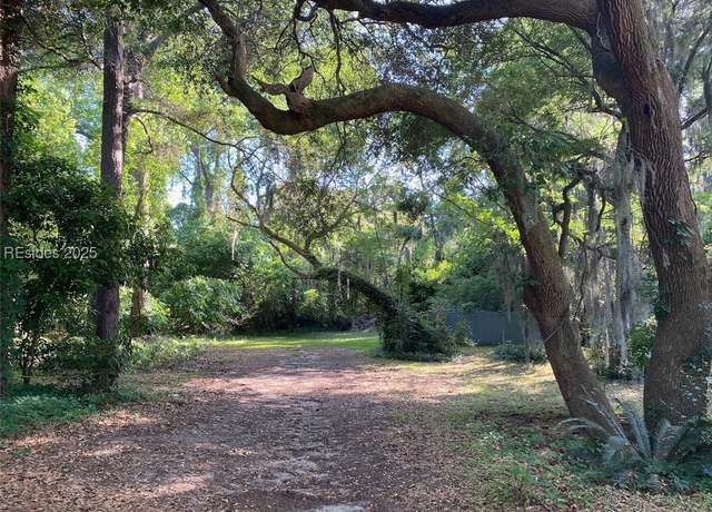 Property at 207 Stuart Town Rd, Beaufort, SC 29902