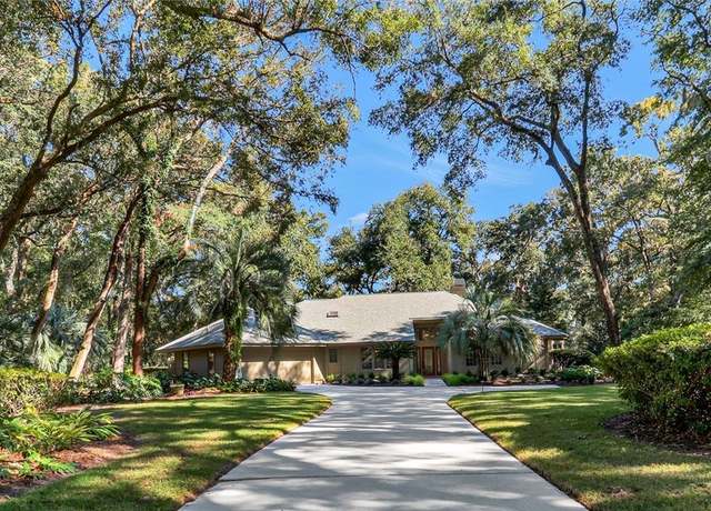 Property at 11 Dahlgren Ln, Hilton Head Island, SC 29928, 3 beds, 2.5 baths