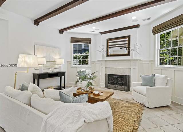 Property at 1 Yacht Club Dr, Hilton Head Island, SC 29926, 3 beds, 3.5 baths