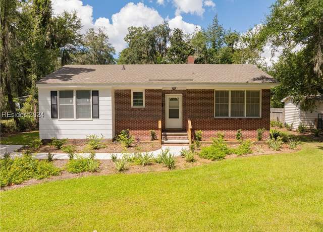 Property at 2002 Roper St, Beaufort, SC 29902, 2 beds, 2 baths