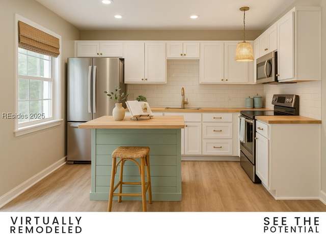 Property at 230 West Sq, Bluffton, SC 29910, 3 beds, 2.5 baths