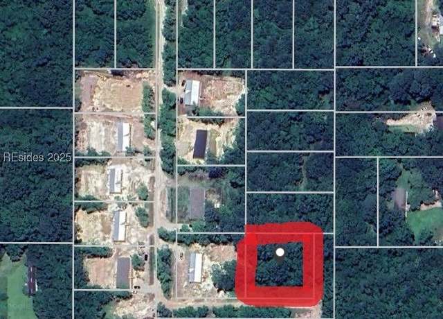 Property at 25 Unity Ln, Beaufort, SC 29906, 4 beds, 2 baths