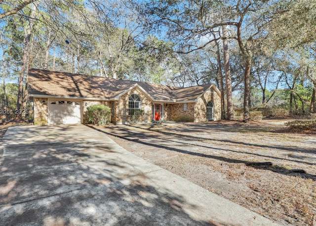 Property at 123 Francis Marion Cir, Beaufort, SC 29907, 3 beds, 2 baths