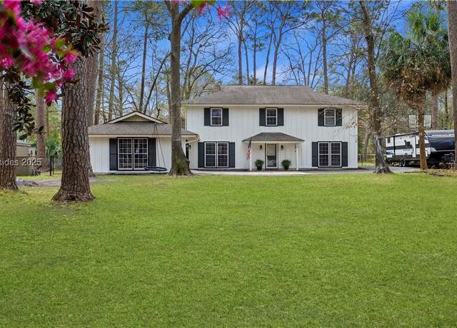 Property at 19 Pickens St, Beaufort, SC 29907, 4 beds, 3 baths