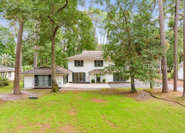 Property at 19 Pickens St, Beaufort, SC 29907, 4 beds, 3 baths
