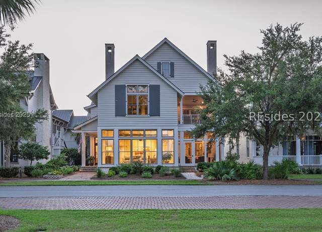 Property at 454 Corley St, Bluffton, SC 29910, 4 beds, 4.5 baths