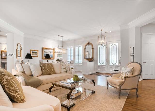Property at 19 Cutter Cir, Bluffton, SC 29909, 3 beds, 2.5 baths