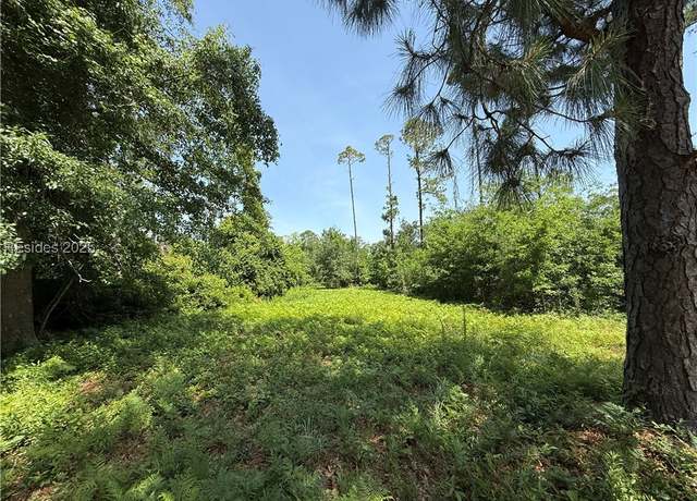 Property at 5 Caladium Ct, Hilton Head Island, SC 29926