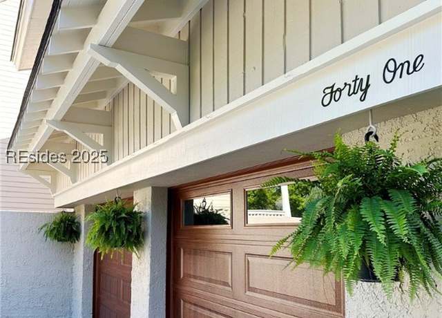 Property at 41 Wax Myrtle Ct, Hilton Head Island, SC 29926, 2 beds, 2 baths
