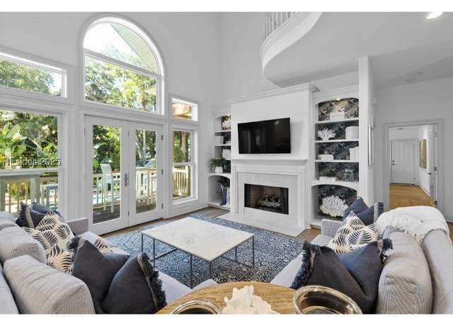 Property at 3 Myrtle Ln, Hilton Head Island, SC 29928, 7 beds, 6.5 baths