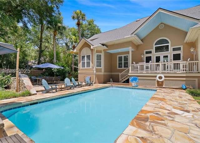 Property at 3 Myrtle Ln, Hilton Head Island, SC 29928, 7 beds, 6.5 baths