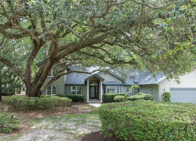 Property at 17 Dahlgren Ln, Hilton Head Island, SC 29928, 5 beds, 4 baths
