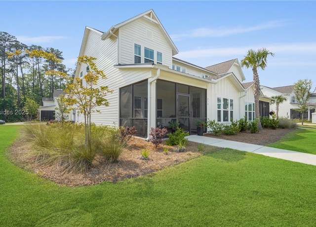 Property at 272 Bleecker St S, Bluffton, SC 29910, 3 beds, 2.5 baths
