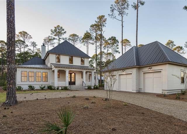 Property at 11 Flicker St, Bluffton, SC 29910, 4 beds, 3.5 baths