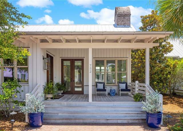 Property at 752 Old Moreland Rd, Bluffton, SC 29910, 3 beds, 3.5 baths