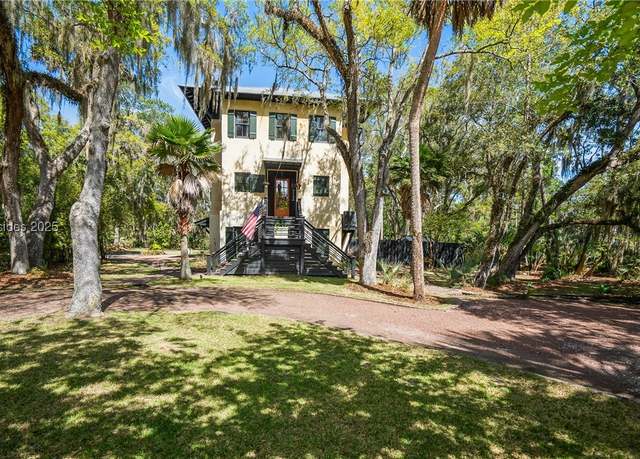 Property at 4 N Point Trl, Beaufort, SC 29907, 5 beds, 4.5 baths