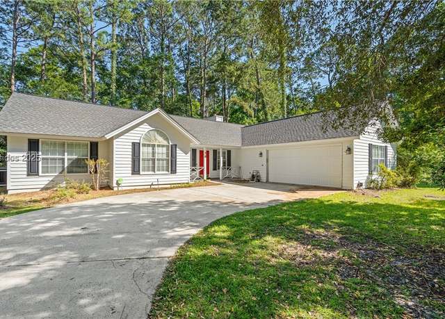 Property at 4 Moultrie Ct, Beaufort, SC 29907, 3 beds, 2 baths