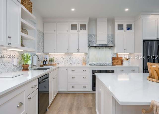 Property at 12 Hanahan Ln, Hilton Head Island, SC 29926, 4 beds, 2.5 baths