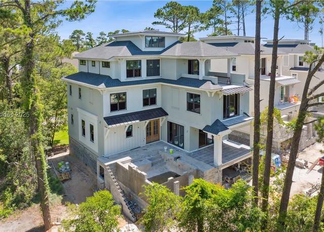 Property at 15 Bradley Cir, Hilton Head Island, SC 29928, 9 beds, 10 baths