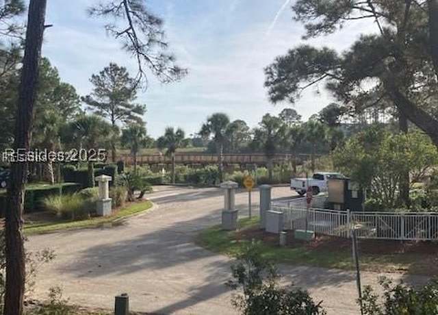 Property at 15 Bradley Cir, Hilton Head Island, SC 29928, 9 beds, 10 baths
