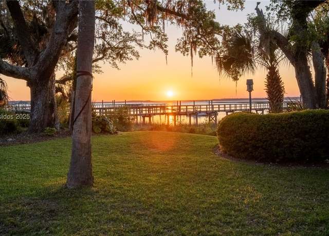 Property at 21 N Calibogue Cay Rd, Hilton Head Island, SC 29928, 3 beds, 2.5 baths